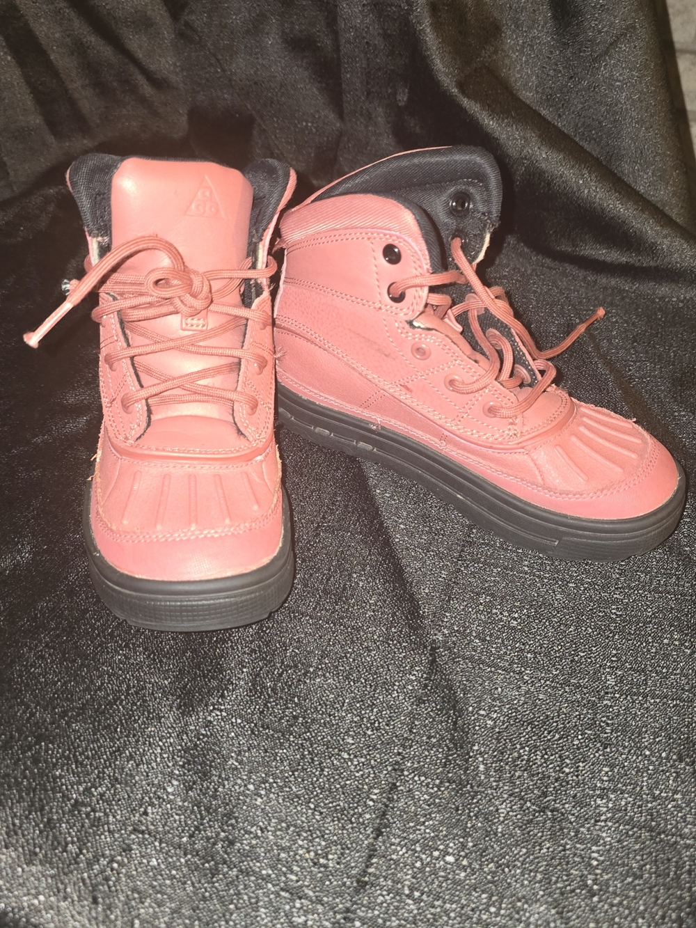 sz 12.5c Nike Black and pink boots